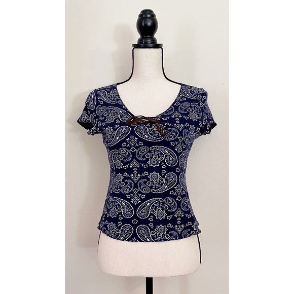 Vintage Y2K Paisley Tie Front T-Shirt - Picture 6 of 7